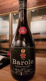 1971年(昭和46年)のワインを同年生まれの店長が厳選