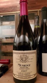 ブルゴーニュを古酒中心に多数品揃え。