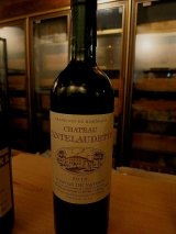ボルドーの古酒を多数品揃えしております。