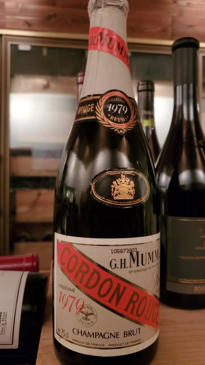 表紙破れあり　GH MUMM マム　シャンパン　洋書　フランス語　お酒　ワイン 表紙破れあり GH MUMM マム シャンパン 洋書 フランス語 お酒 ワイン